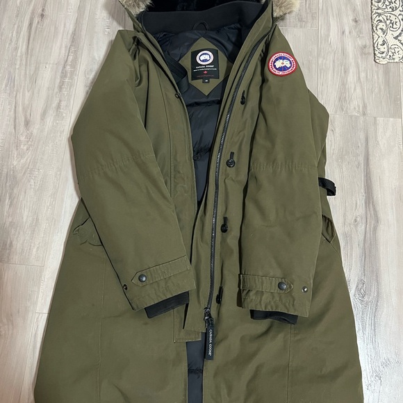 Canada goose jacket-army green, Women’s size large. - Picture 5 of 9